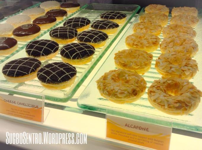 Alcapone and Cheese Cakelicious by J.CO Cebu